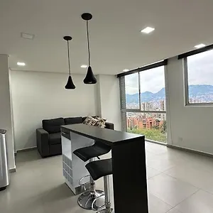 apartamento-panoramico-en-poblado.colombiamedellinhotels.com/